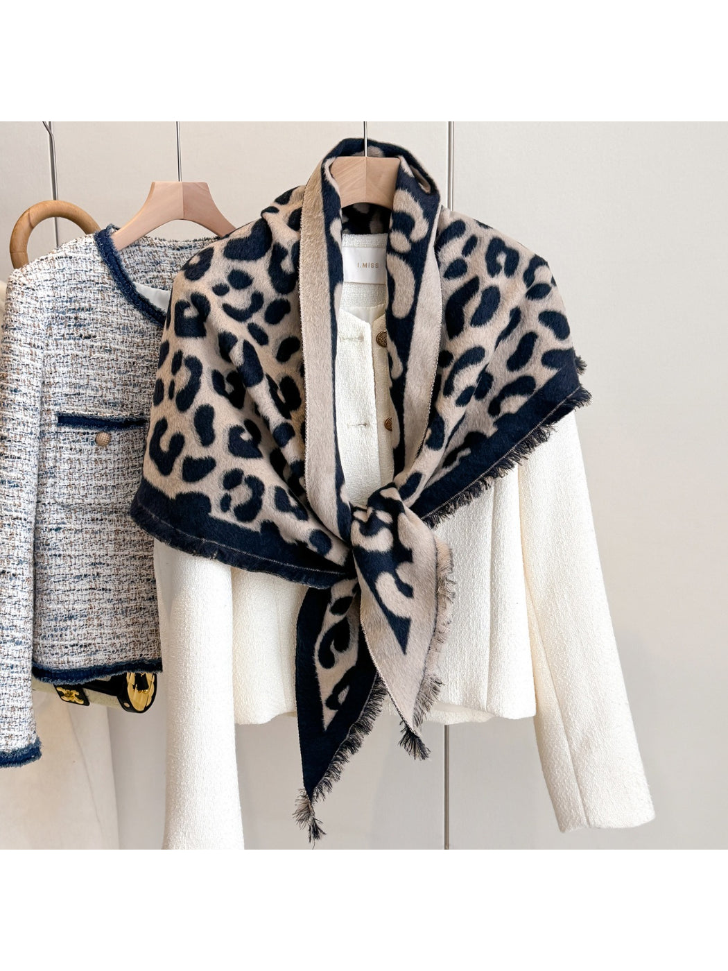 Scarvii - Leopard Pattern Triangle Shawl