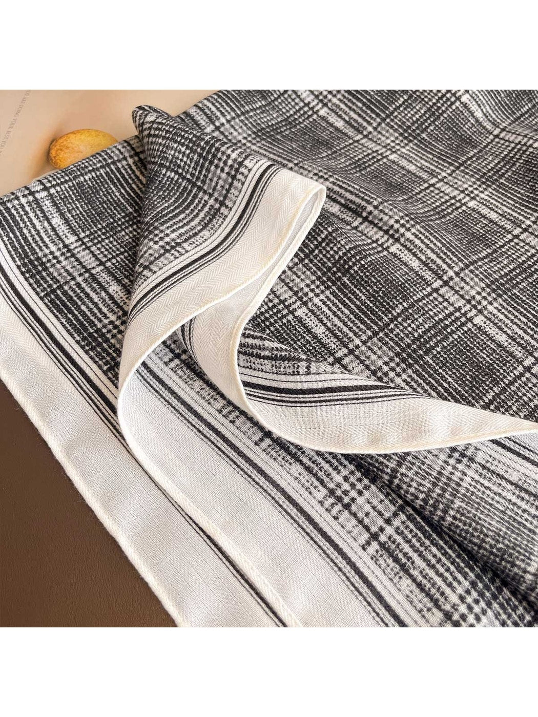 Scarvii - Retro Plaid Print Border Square Scarf