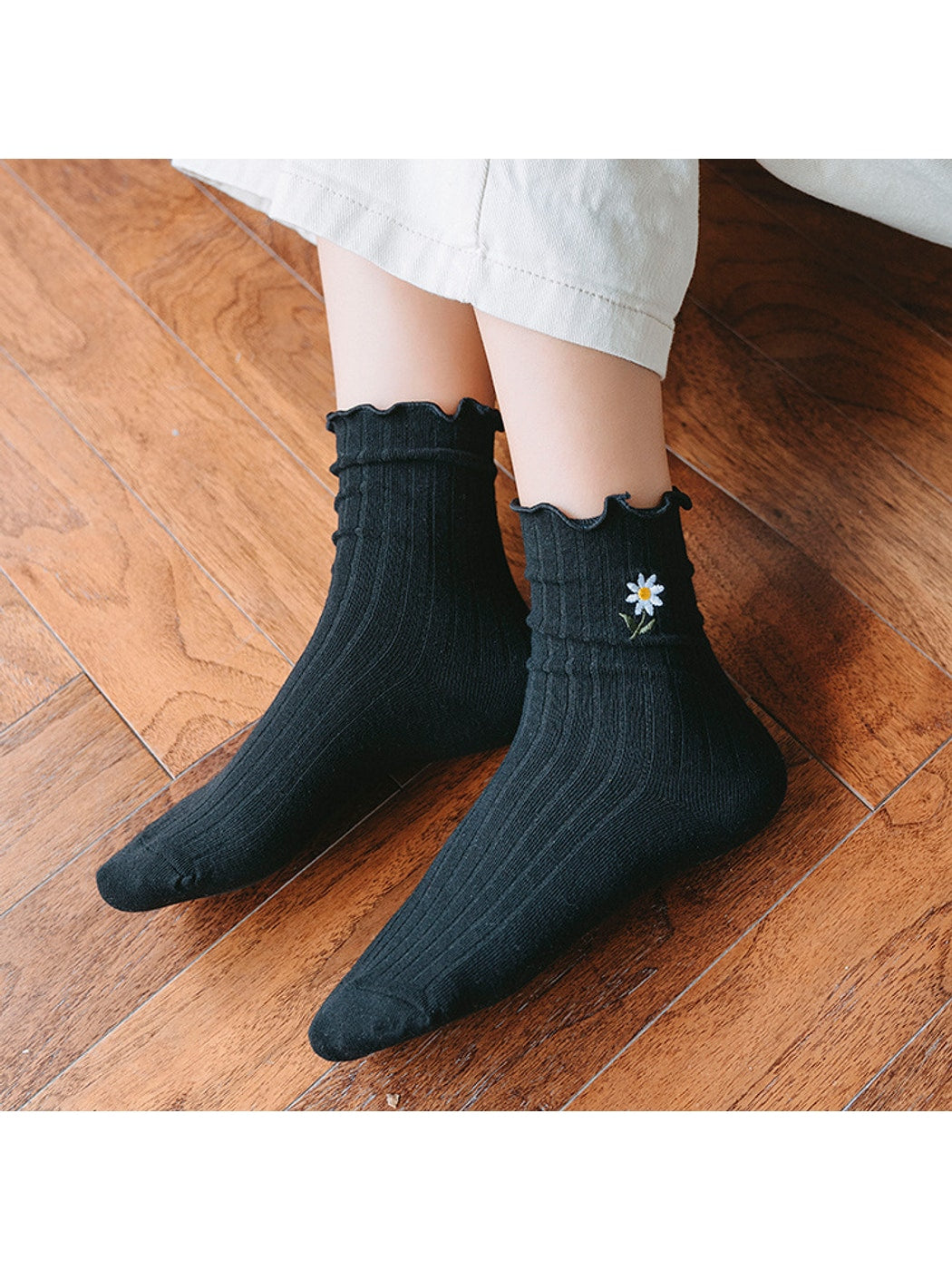 Rufia - Ruffle Trim Flower Embroidery Crew Socks