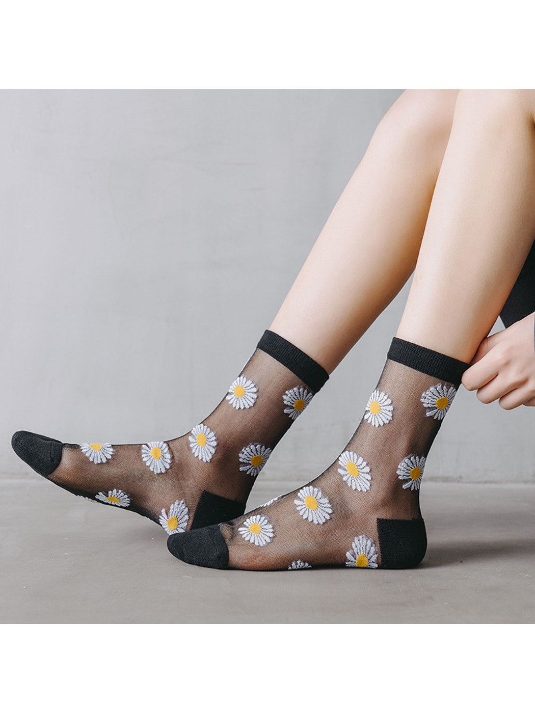 Rufia - Sheer Daisy Pattern Mesh Crew Socks