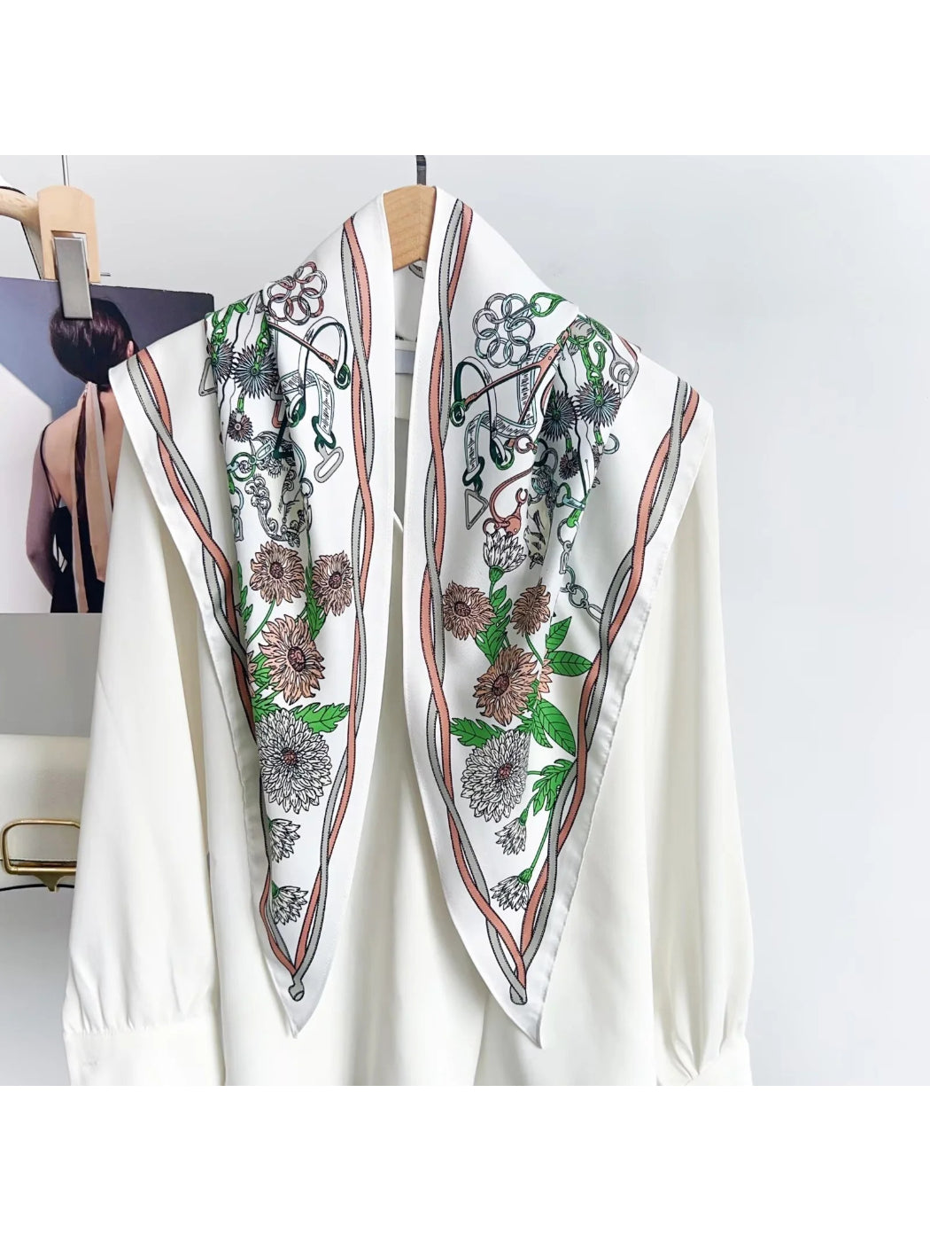 Scarvii - Floral Print Triangle Scarf