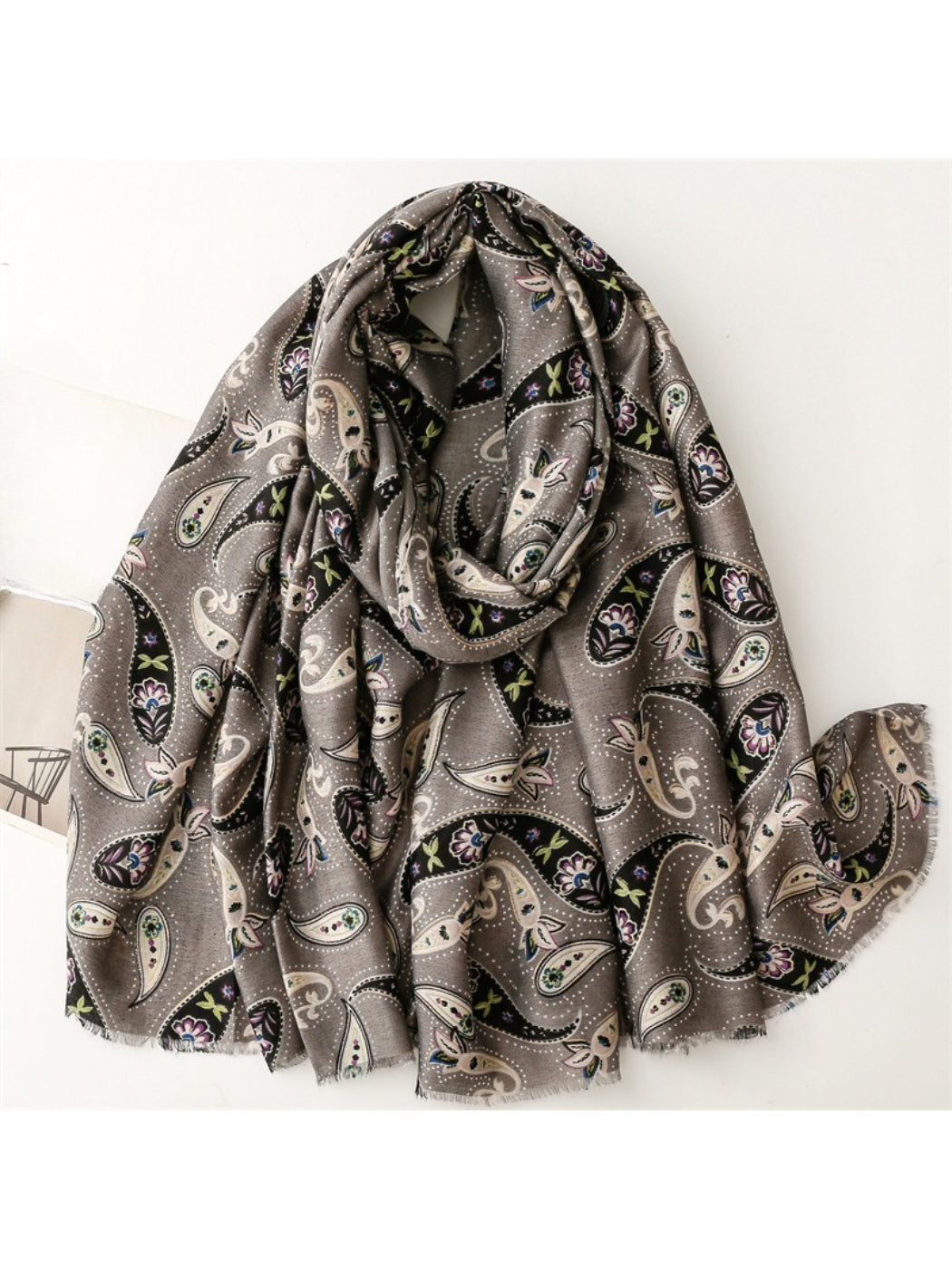 Scarvii - Vintage Paisley Pattern Scarf