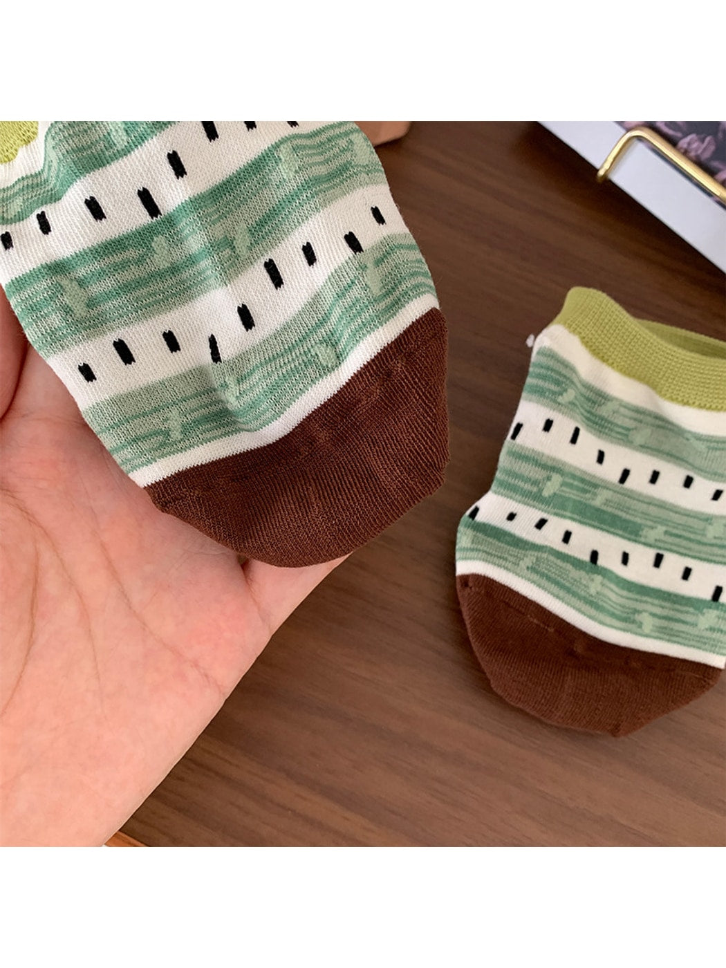 Rufia - Vibrant Abstract Pattern Low Ankle Socks