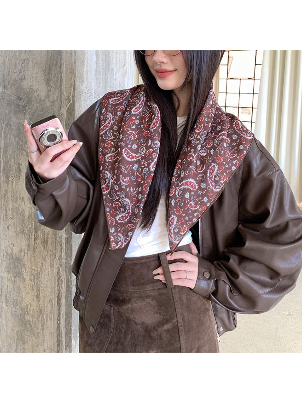 Scarvii - Retro Paisley Pattern Square Scarf