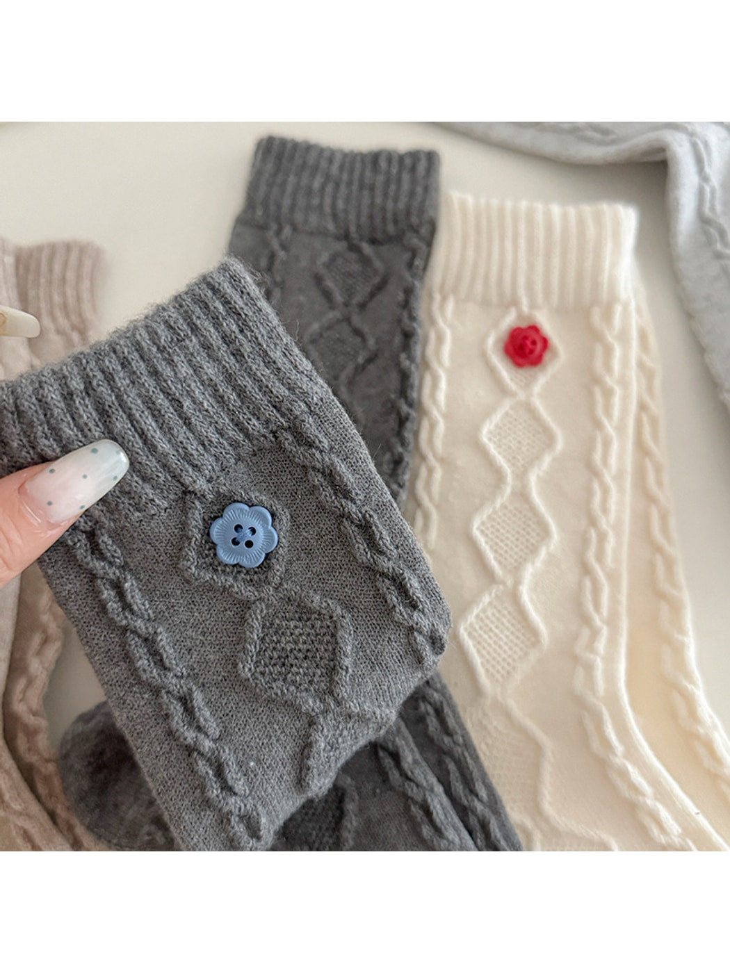 Rufia - Flower Shaped Button Detail Cable-knit Crew Socks