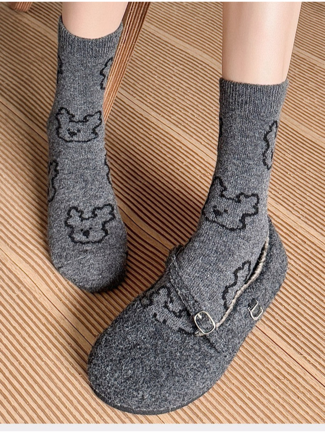 Rufia - Outline Bear Cozy Crew Socks
