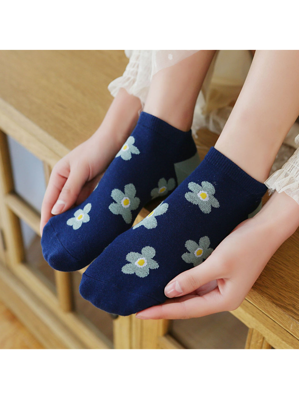 Rufia - Daisy Pattern Ankle Socks product image 1