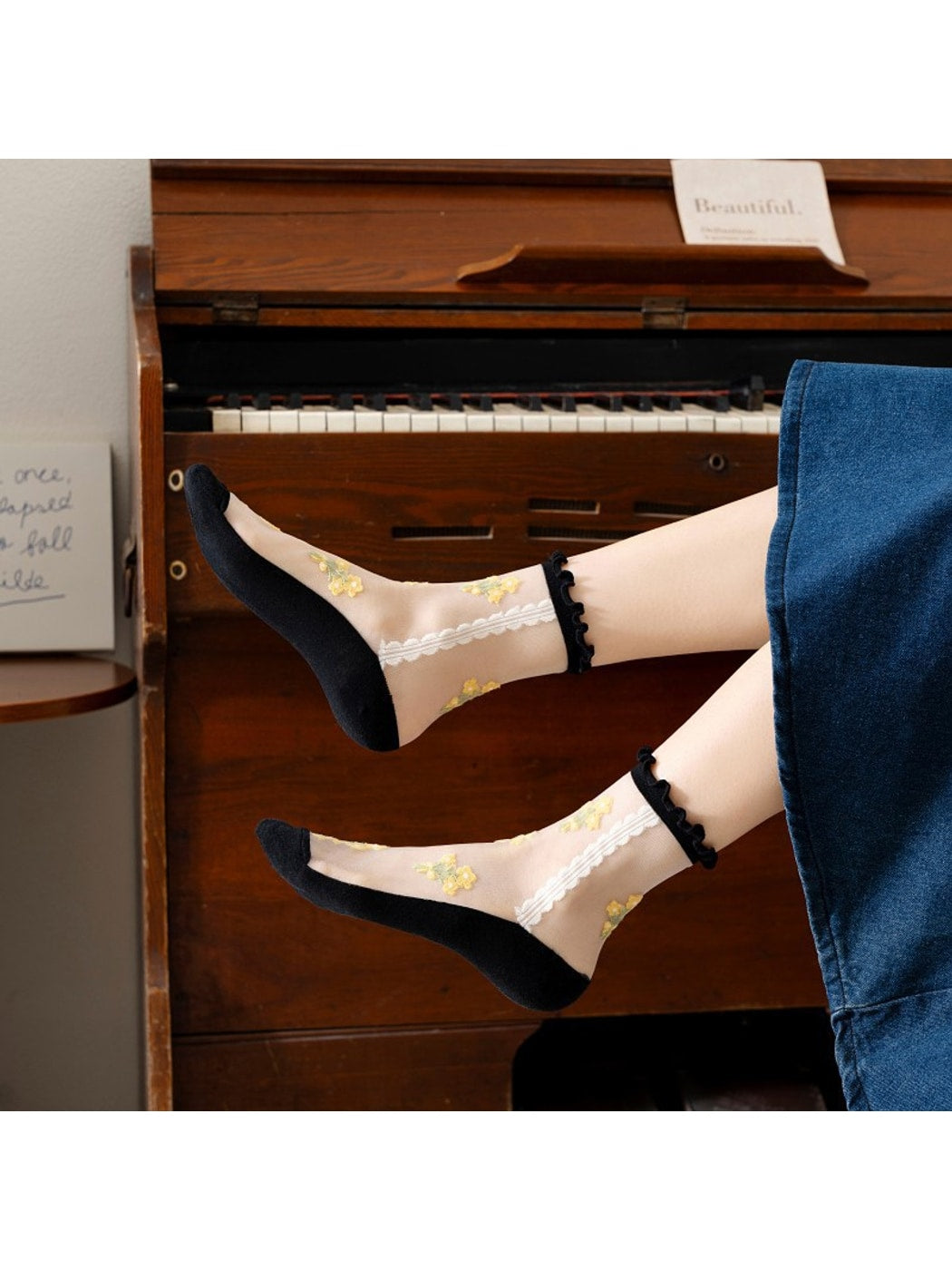 Rufia - Elegant Floral Pattern Ruffled Trim Crew Socks