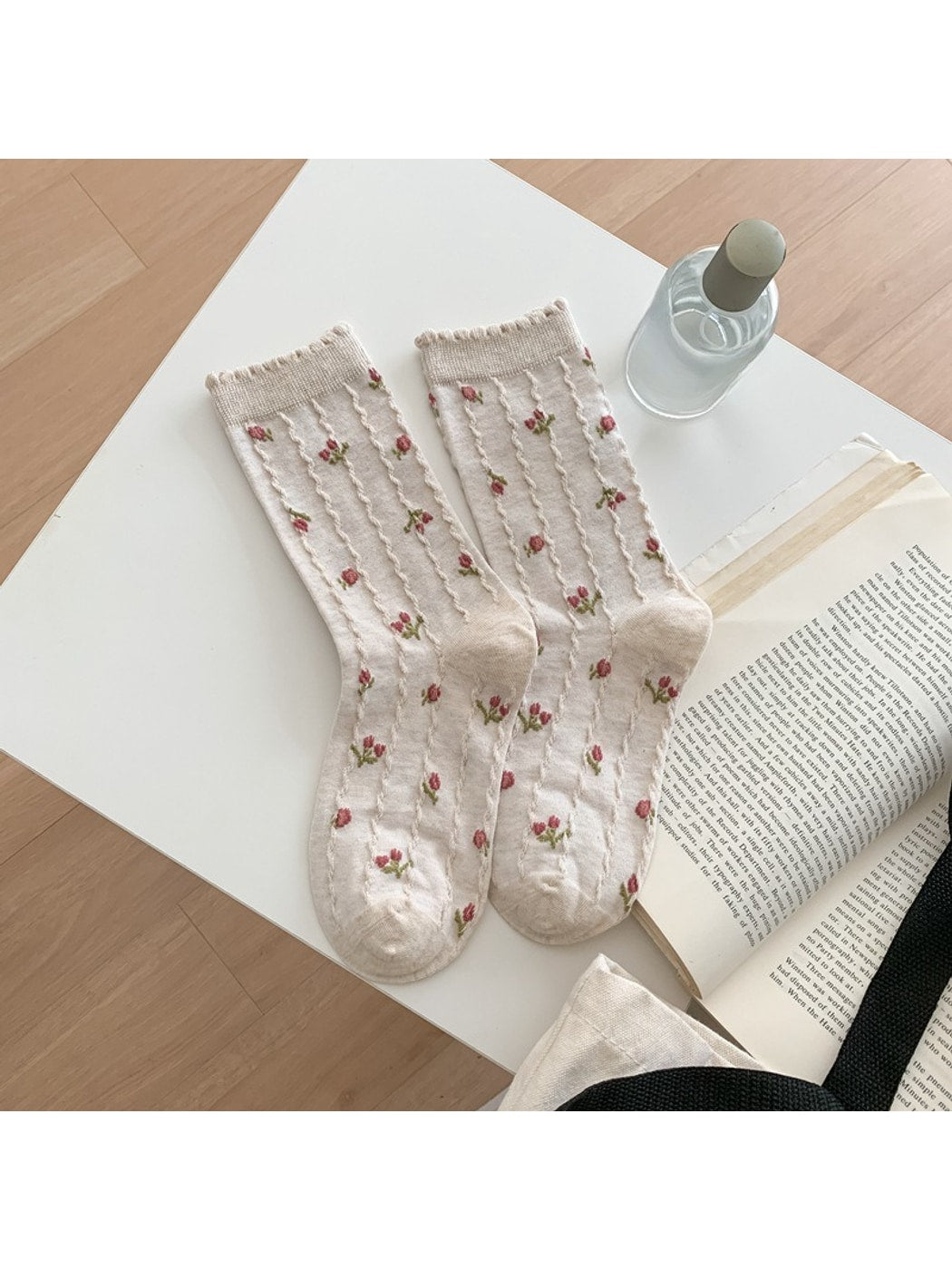 Rufia - Floral Rose Motif Casual Crew Socks