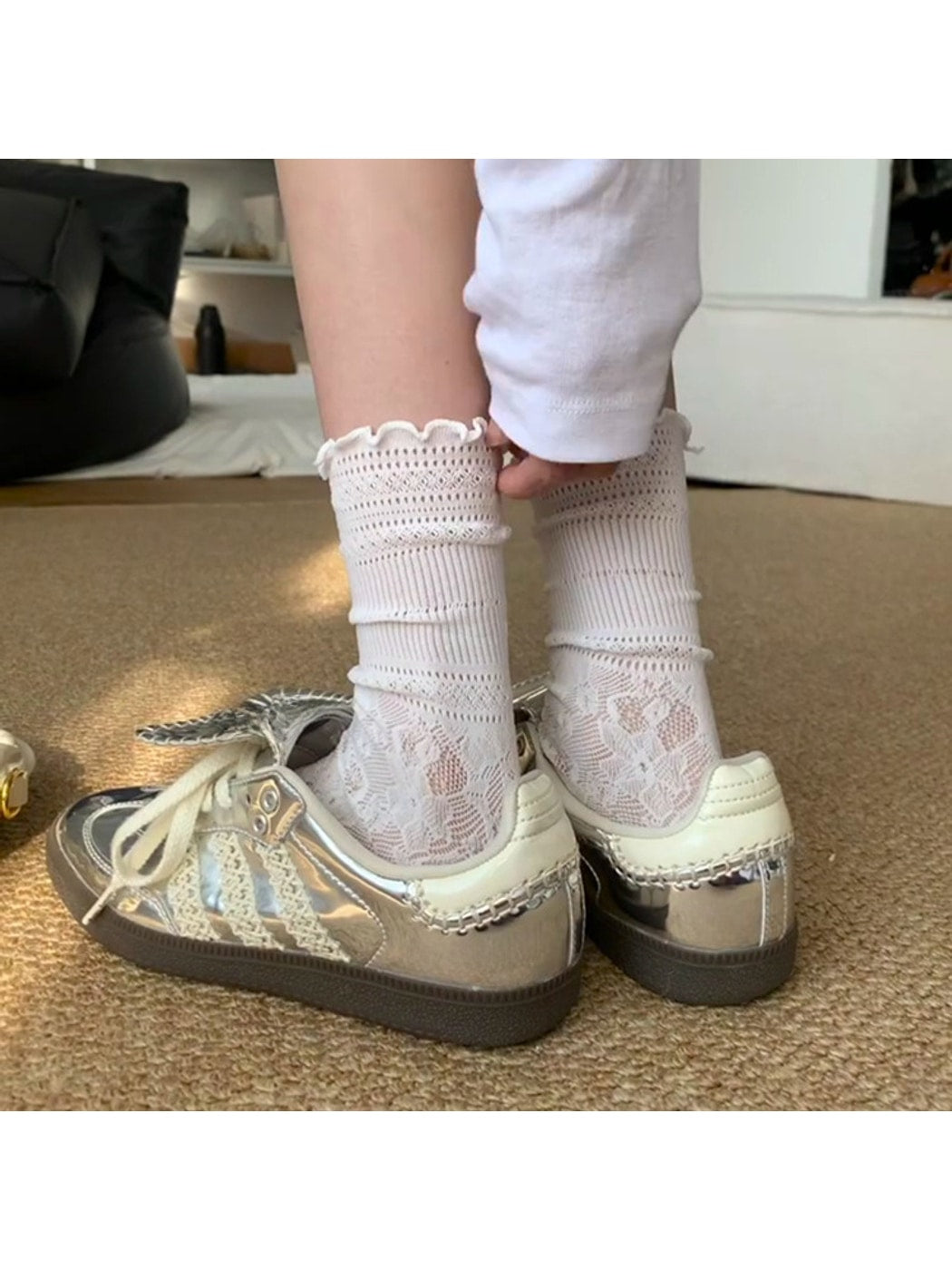 Rufia - Ruffle Cuff Solid Color Lace Crew Socks
