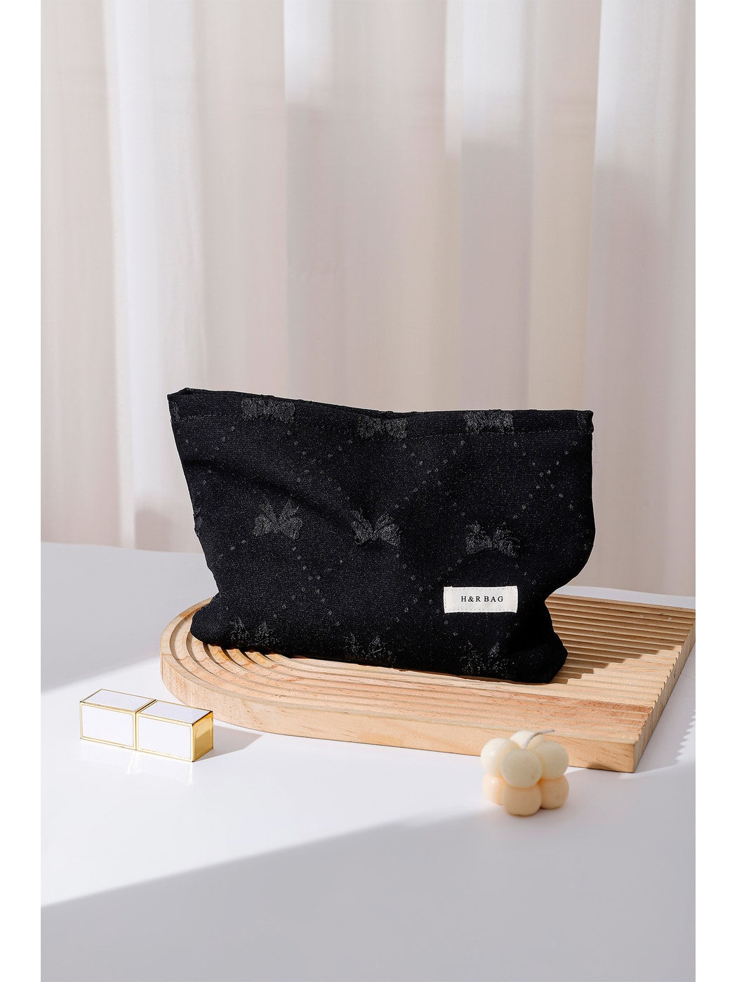 Cosbai - Embossed Bow Travel Makeup Storage Bag