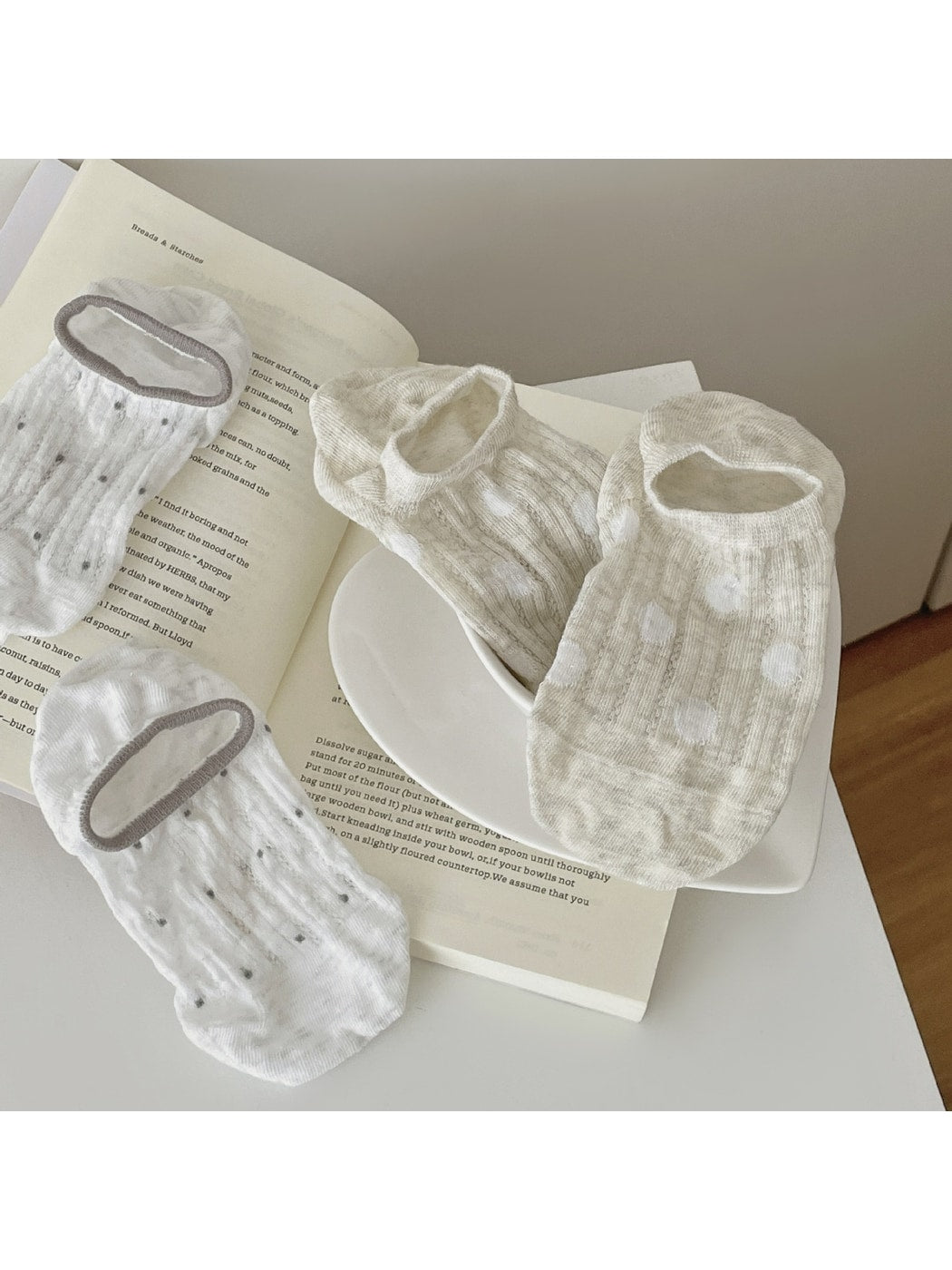 Rufia - Minimal Dotted Openwork Low Ankle Socks