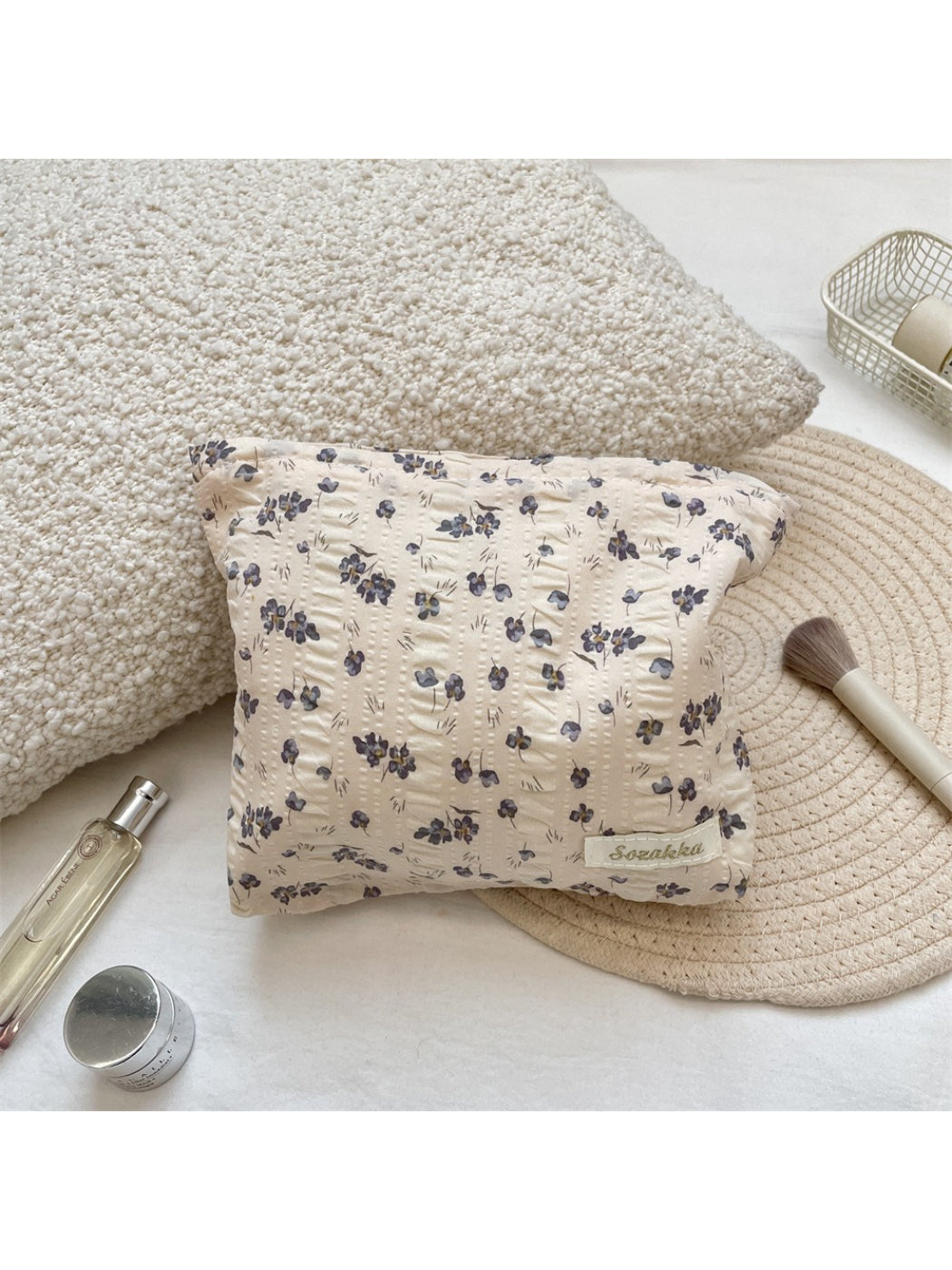Close-up of Cosbai vintage floral makeup storage pouch showing detailed flower design