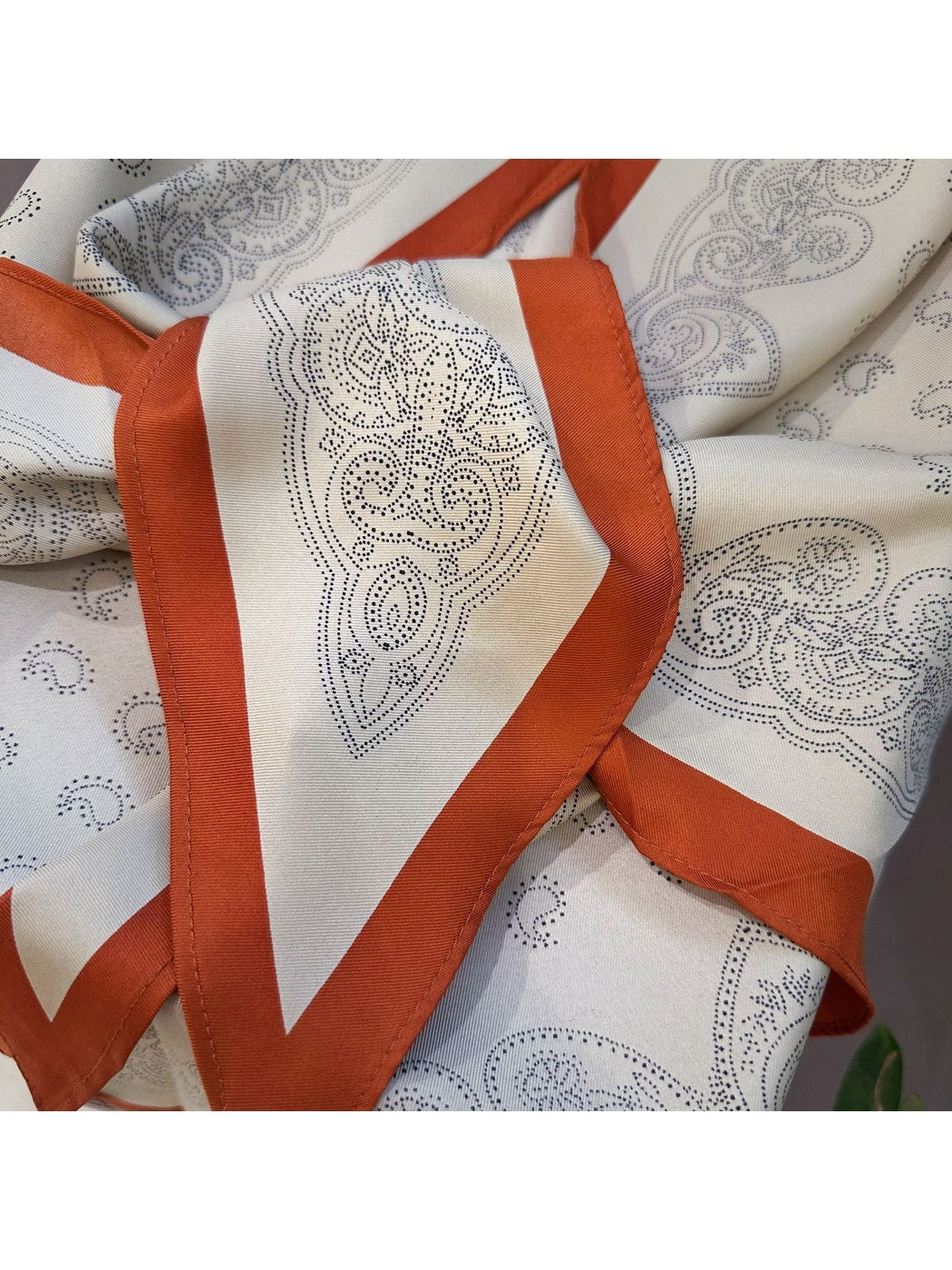 Scarvii - Paisley Pattern Solid Border Triangle Bandana