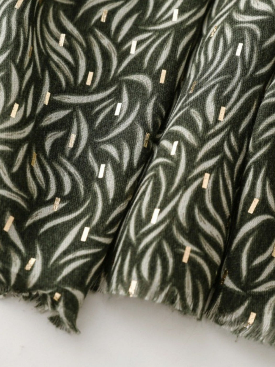 Scarvii - Minimalist Willow Leaf Print Scarf – Elegant & Versatile