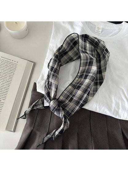 Scarvii - Plaid Pattern Triangle Scarf