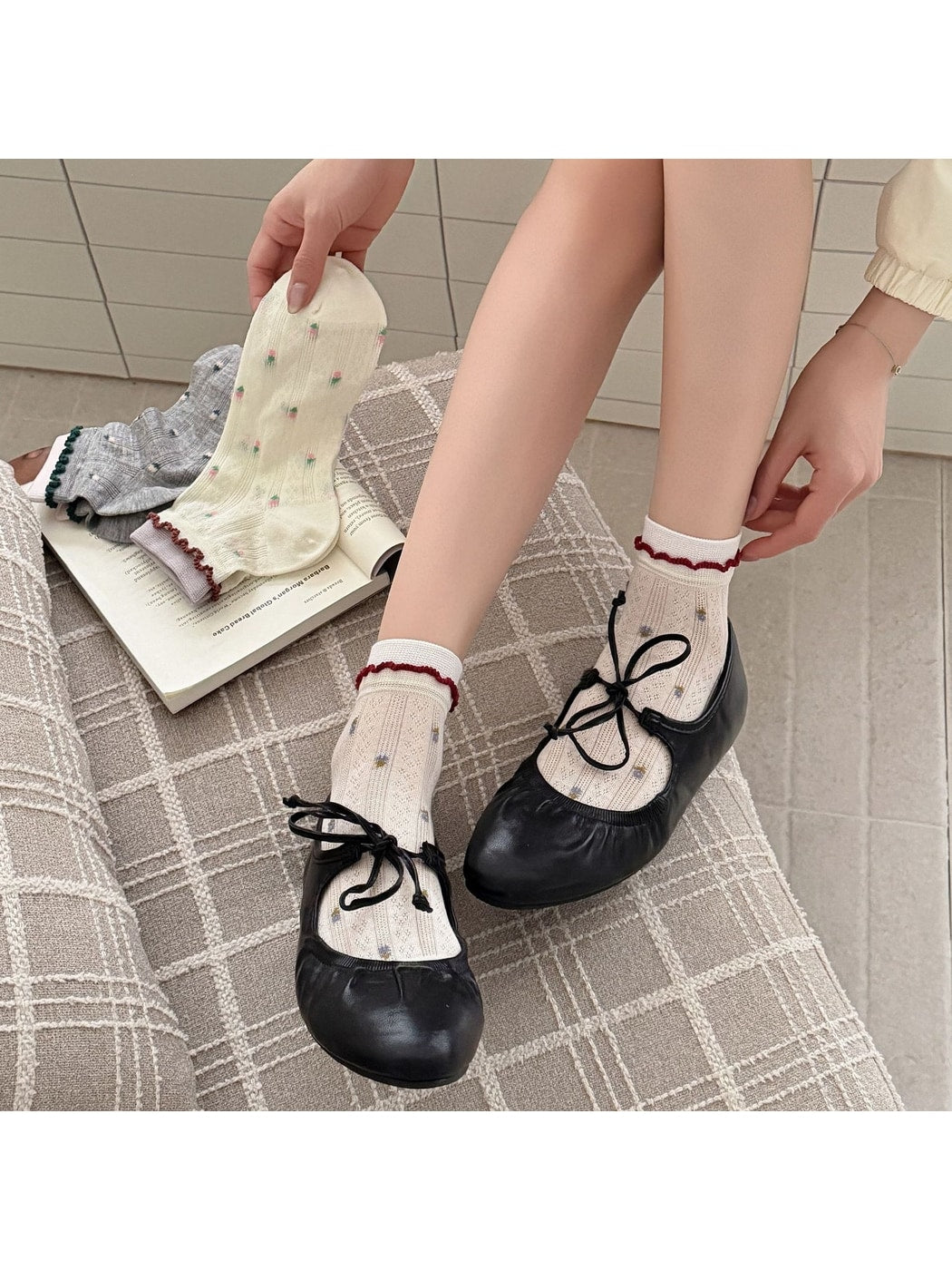 Rufia - Floral Pattern Ankle Socks with Trim