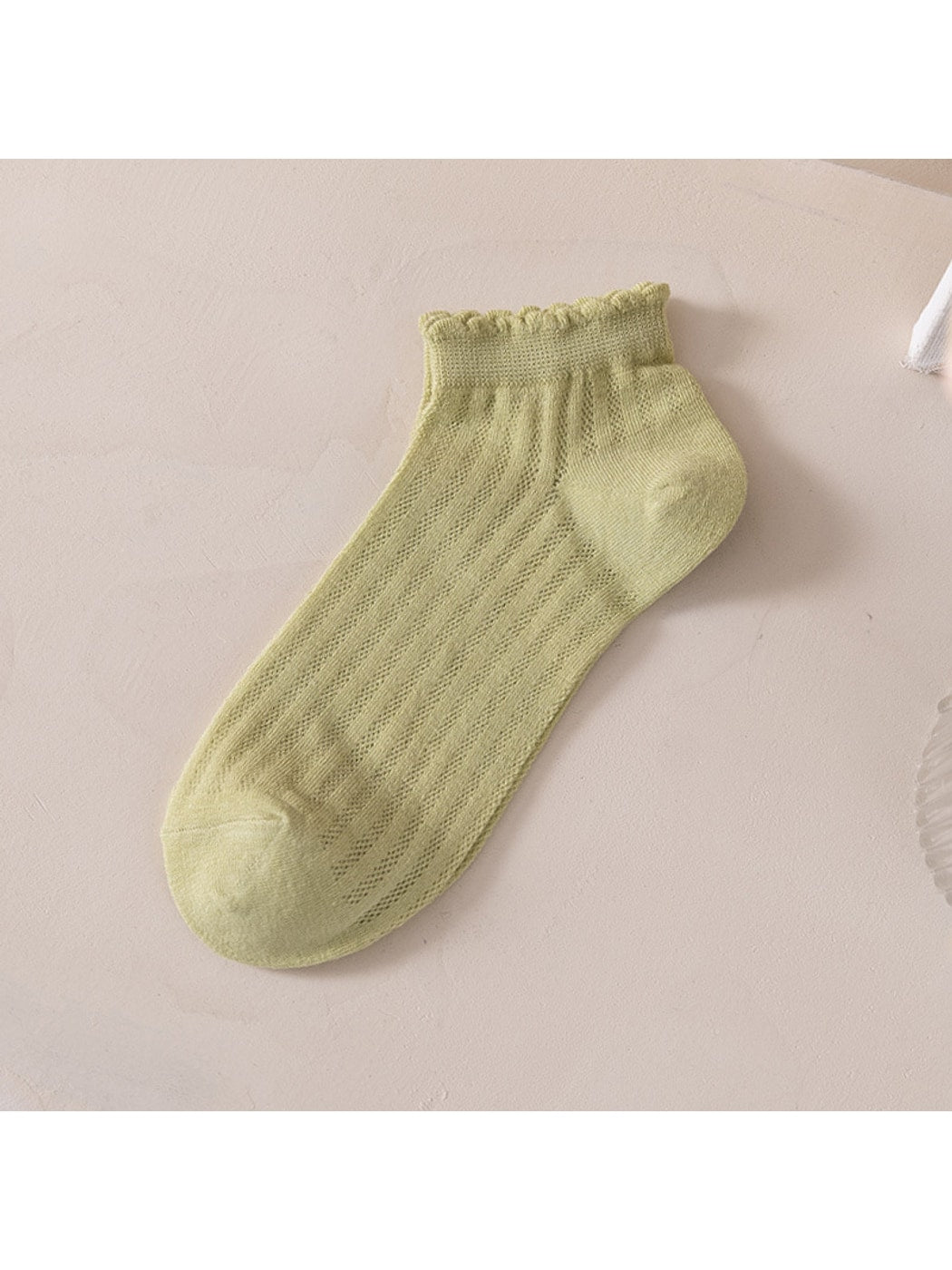 Rufia - Solid Color Ribbed Scalloped Cuffs Ankle Socks