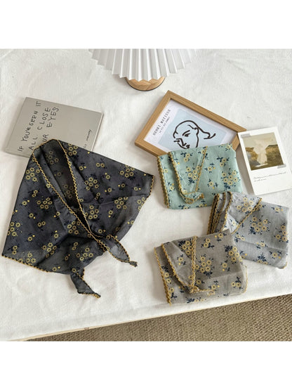 Scarvii - Vintage Floral Triangle Bandana