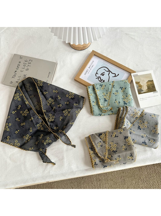Scarvii - Vintage Floral Triangle Bandana