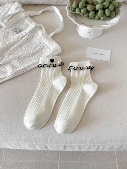 Close-up of toe area on Rufia Sweet Heart Edge Ribbed Socks in soft pink ribbed fabric