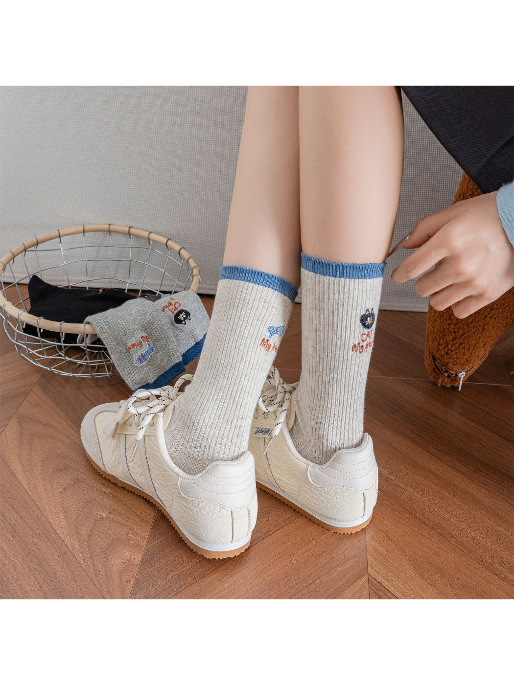 Rufia – Color-Block Cat & Fish Embroidery Socks