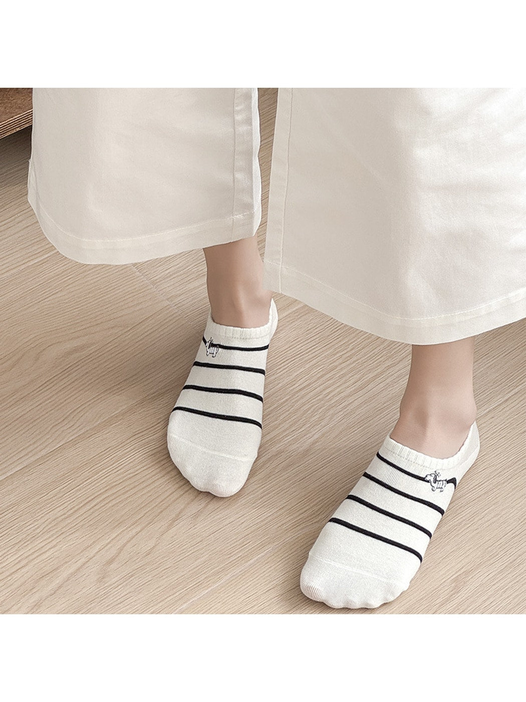 Rufia - Striped Dog Embroidery No Show Socks