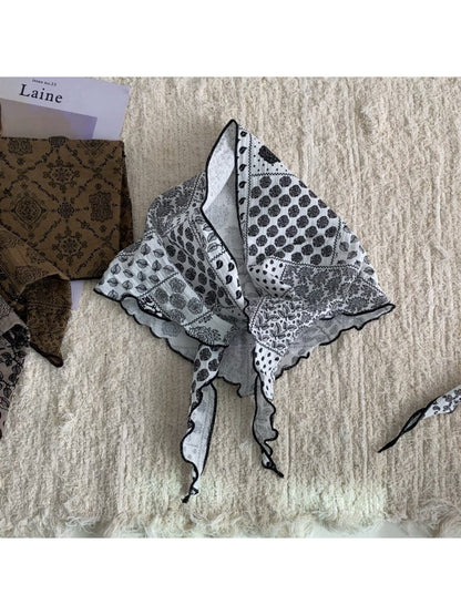 Scarvii Paisley Print Triangle Scarf