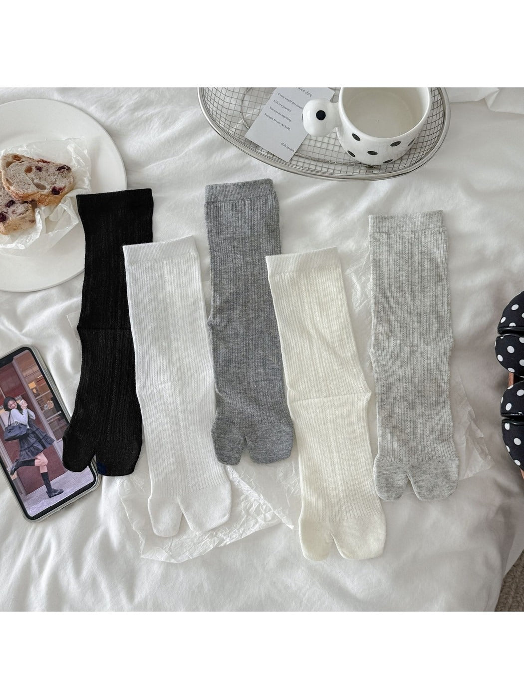 Rufia - Solid Color Split Toe Socks