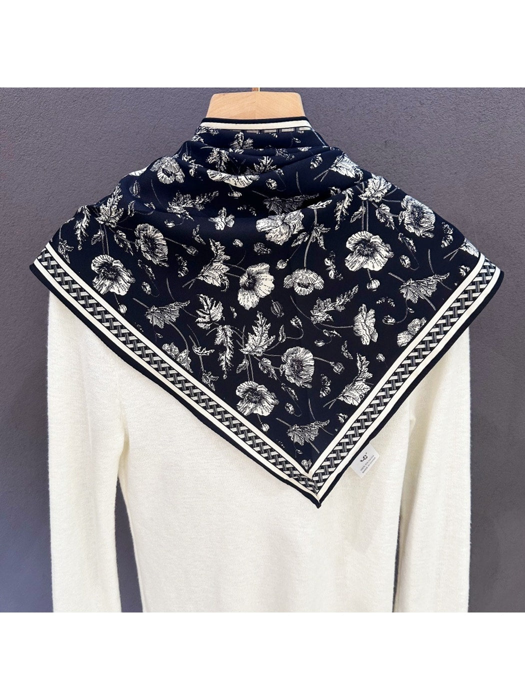 Scarvii - Elegant Woven Frame Border Triangle Bandana