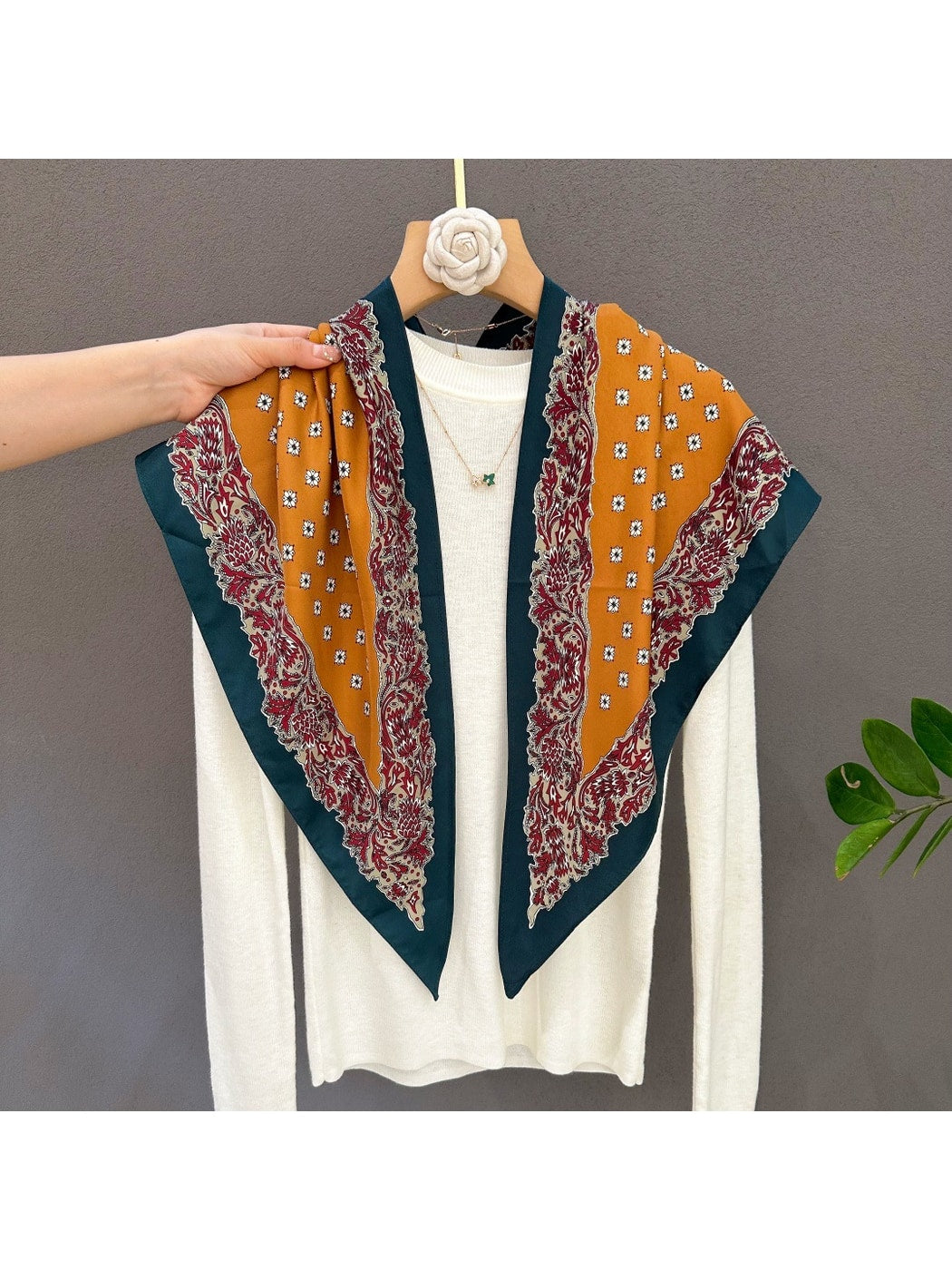 Scarvii - Vintage Contrast Trim Floral Triangle Bandana