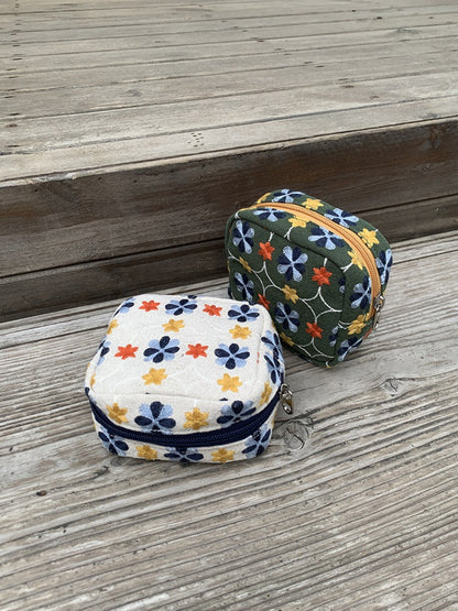 Cosbai - Retro Floral Square Pouch