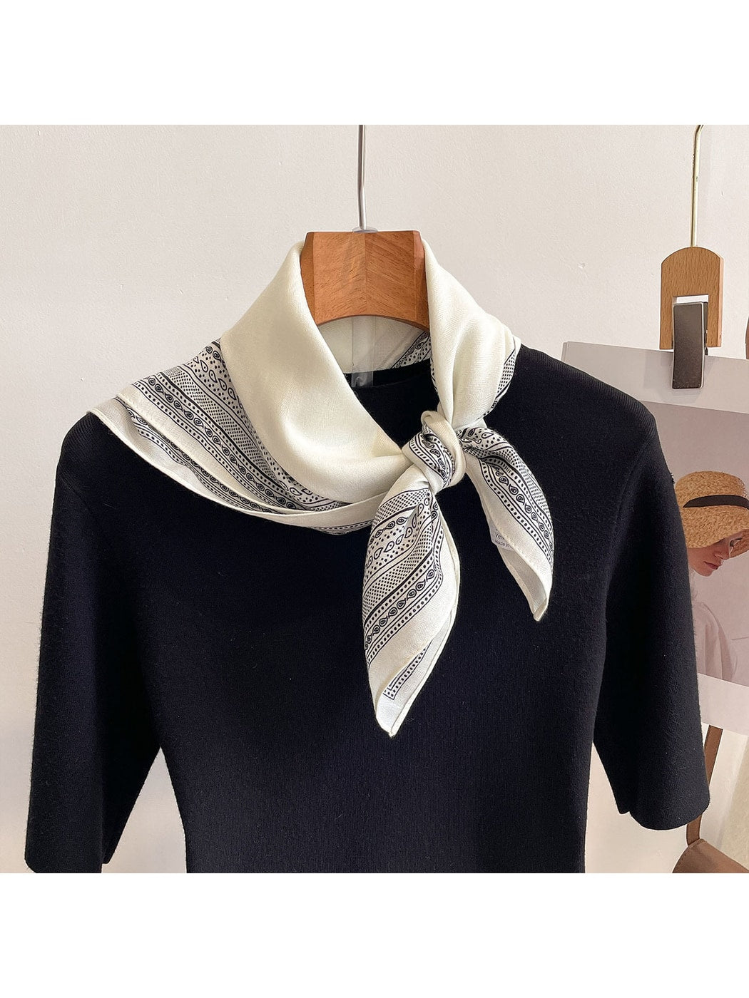 Scarvii - Paisley Border Printed Vintage Square Scarf