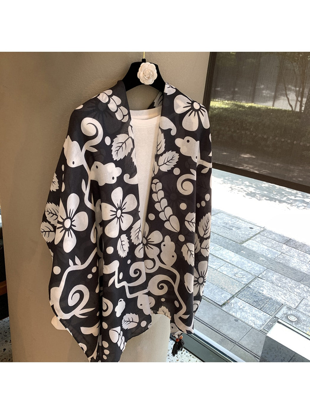 Scarvii - Classic Flower Patterned Scarf