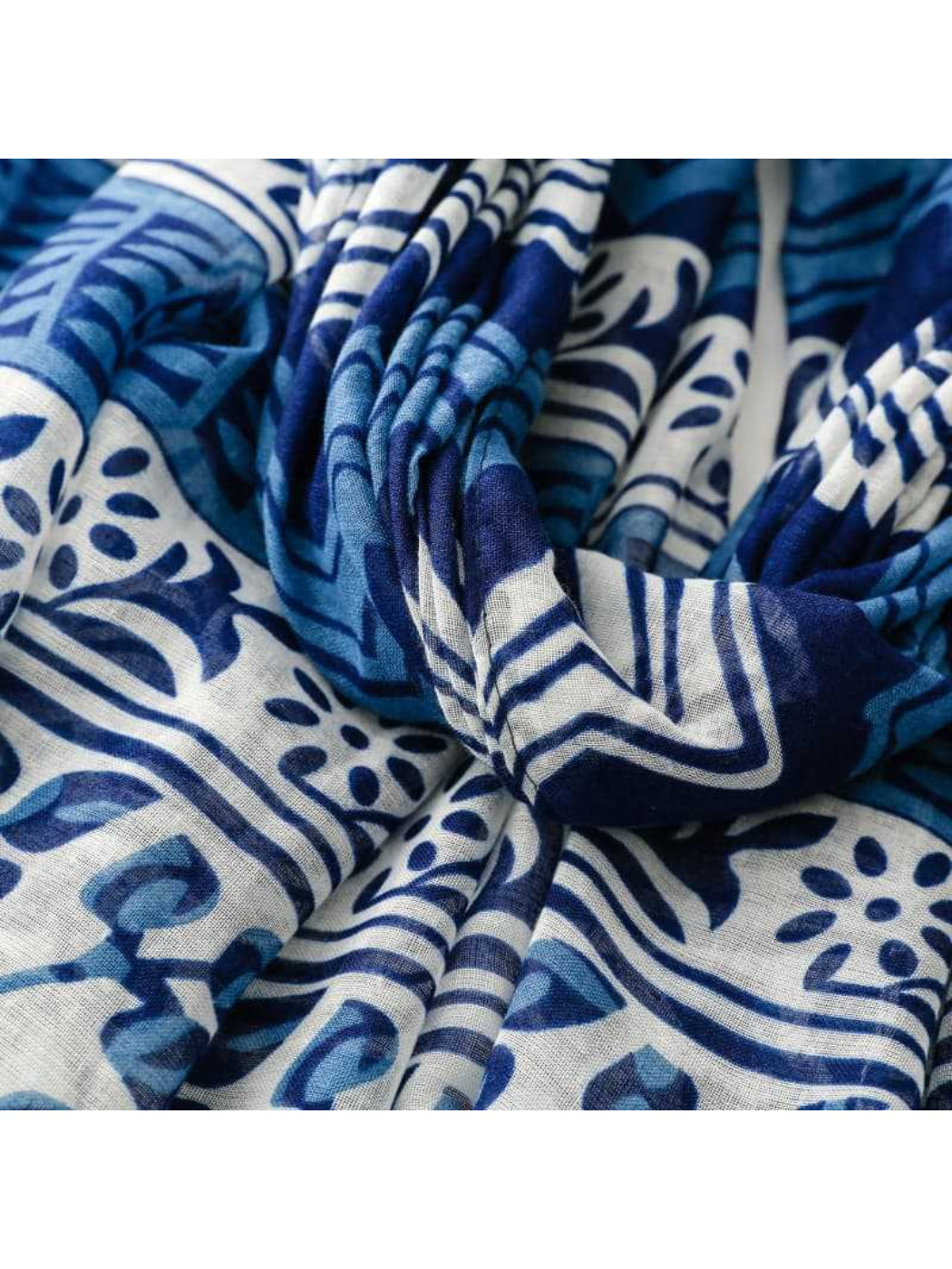 Scarvii - Flowing Geometric Stripe Print Scarf