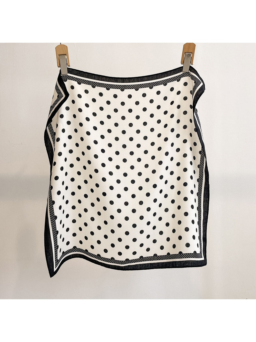 Scarvii Retro Polka Dot Pattern Square Scarf product image