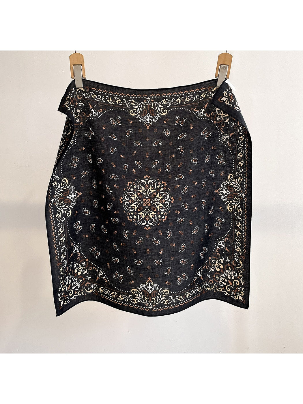 Scarvii - Paisley Print Retro Style Square Scarf