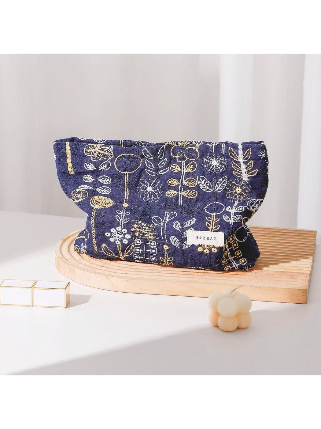 Cosbai - Fresh Floral Print Cosmetic Bag