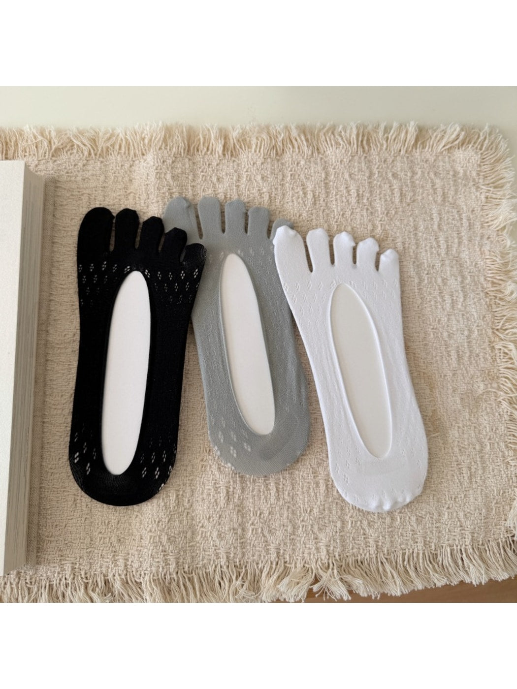 Rufia - Minimal Split-Toe Solid Color Socks