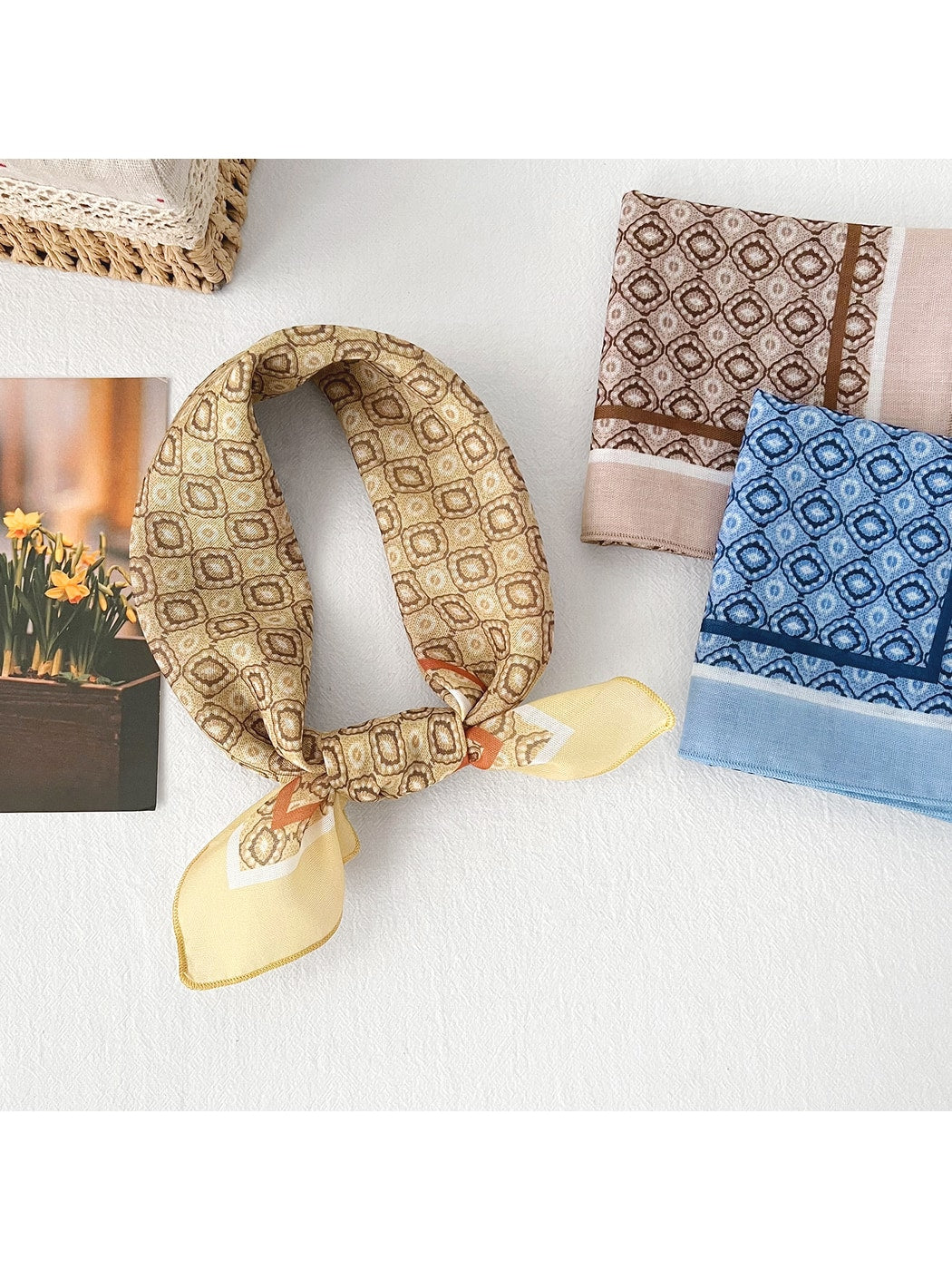 Scarvii - Retro Border Print Fashion Square Scarf