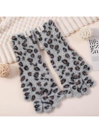 Gloving - Plush Leopard Touchscreen Gloves