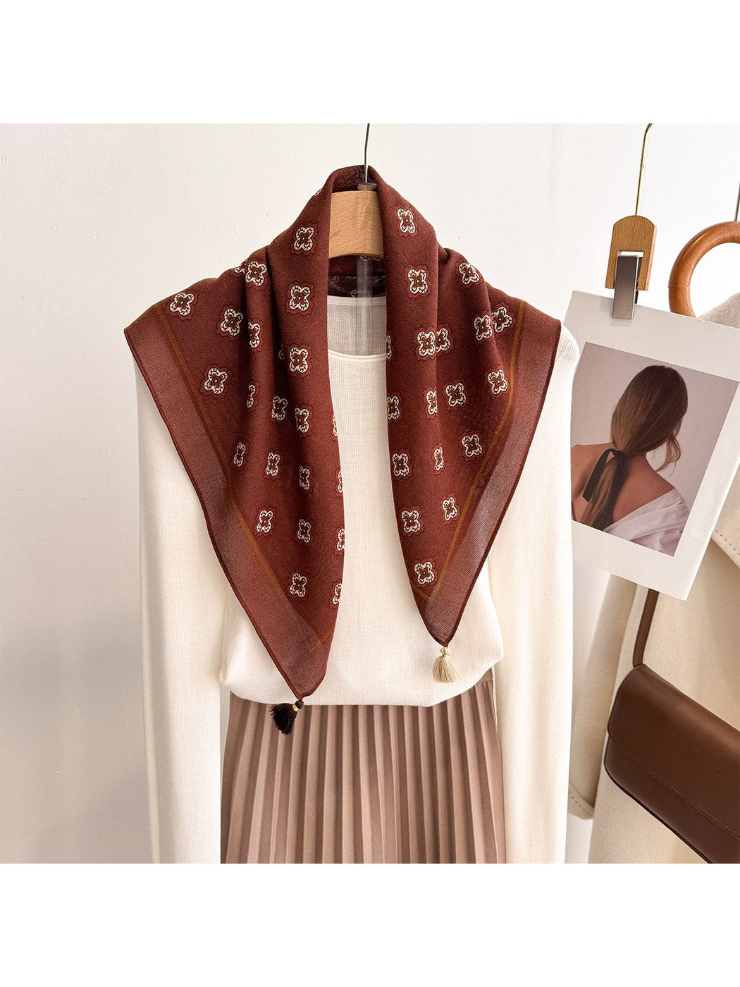 Scarvii - Retro Floral Border Print Square Scarf