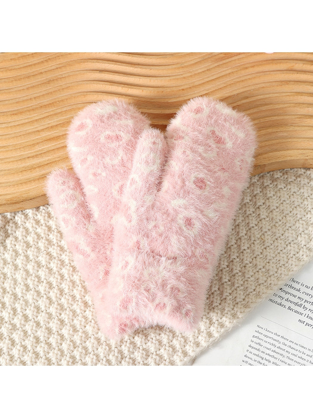 Gloving - Women's Fuzzy Leopard Print Mittens