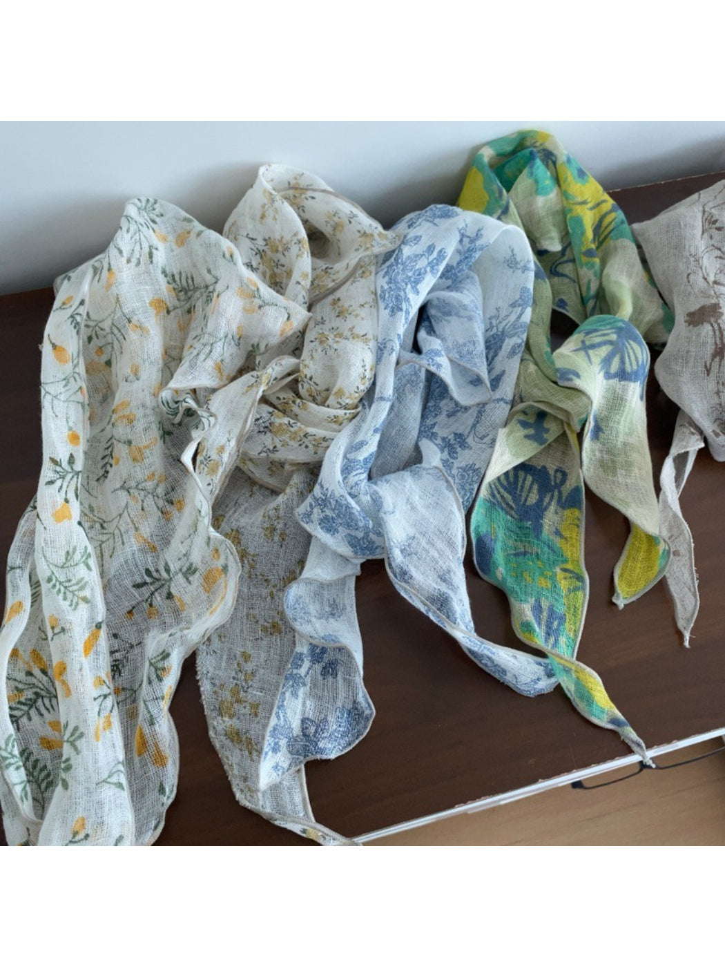 Scarvii Vintage-Style Floral Triangle Scarf