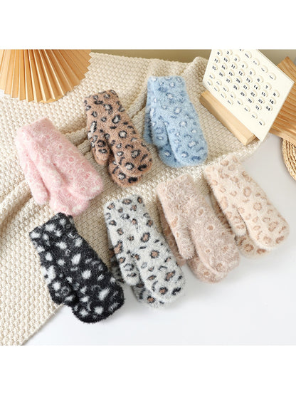 Gloving - Women's Fuzzy Leopard Print Mittens