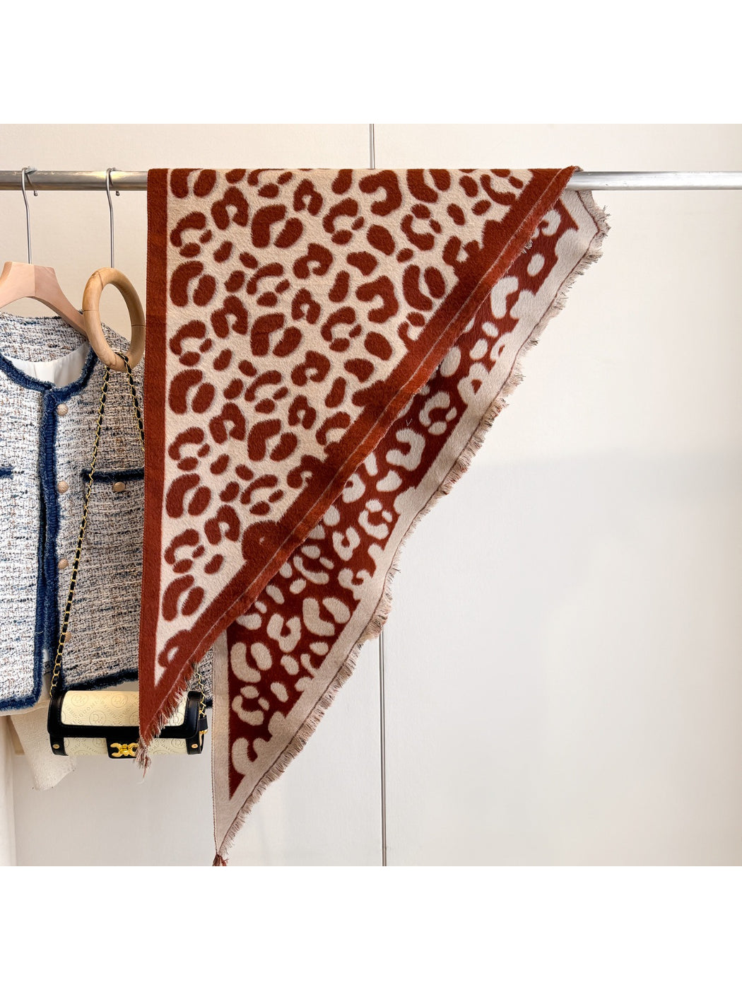 Scarvii - Leopard Pattern Triangle Shawl