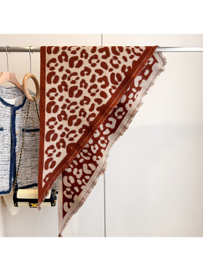 Scarvii - Leopard Pattern Triangle Shawl
