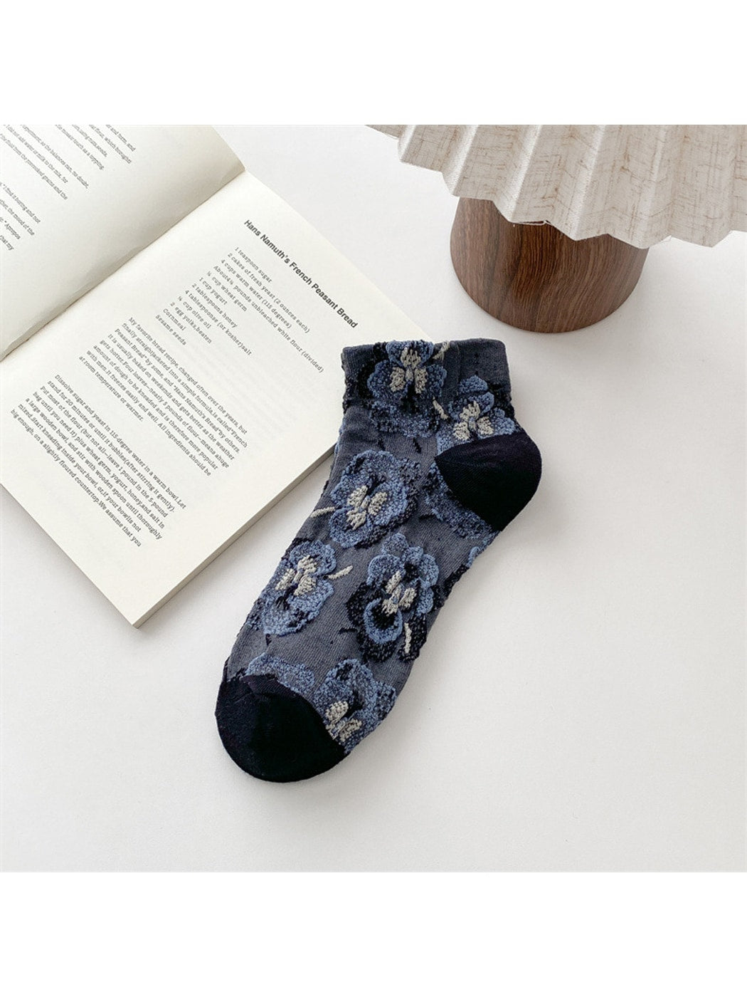 Rufia - Vintage Flower Pattern Ankle Socks