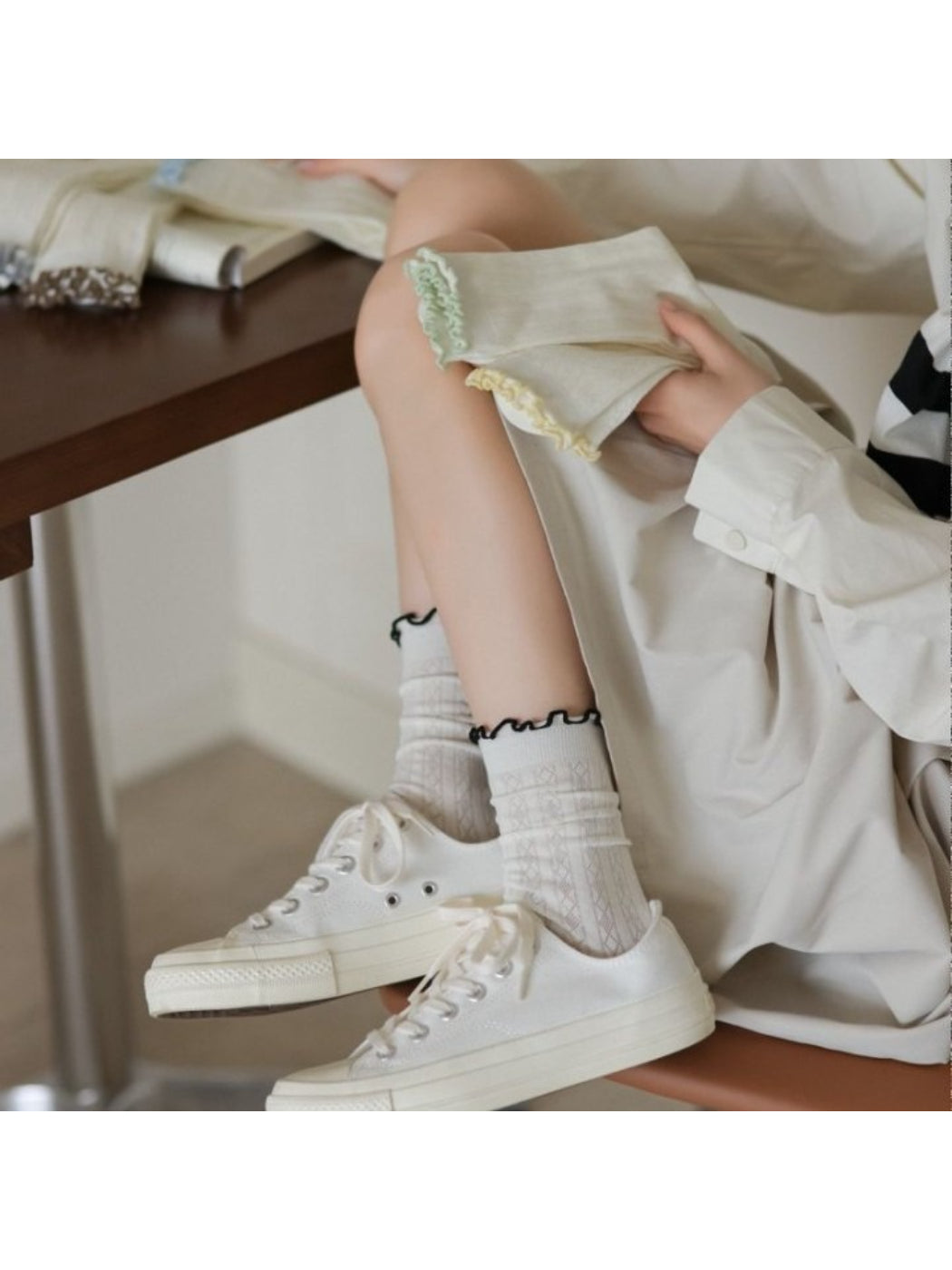 Rufia - Color Trim Ruffle Cuff Crew Socks