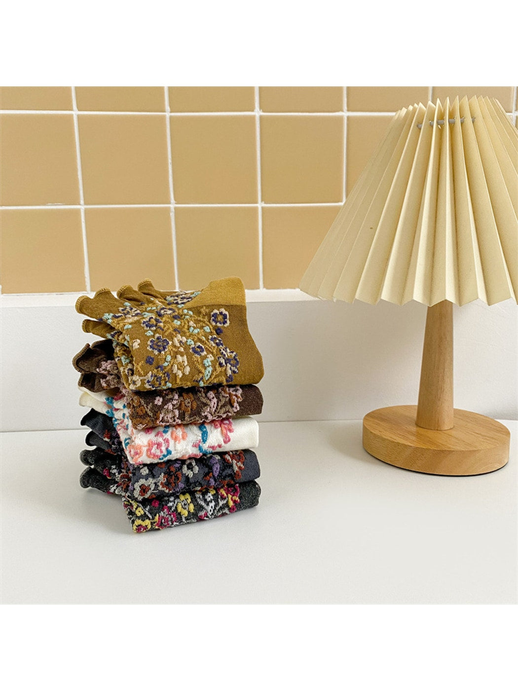Rufia - Vintage Floral Ruffle Ankle Socks
